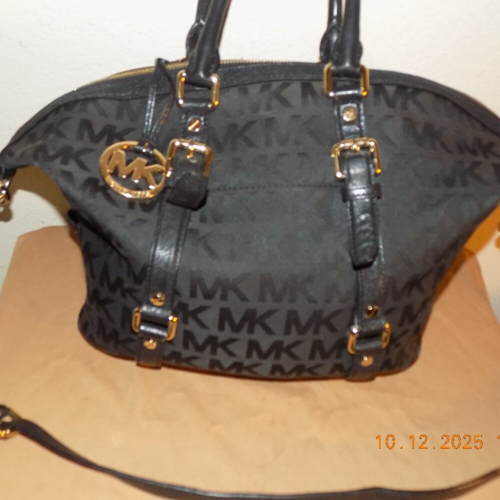 Micheal Kors Large Black 2 Way Strappy Bag